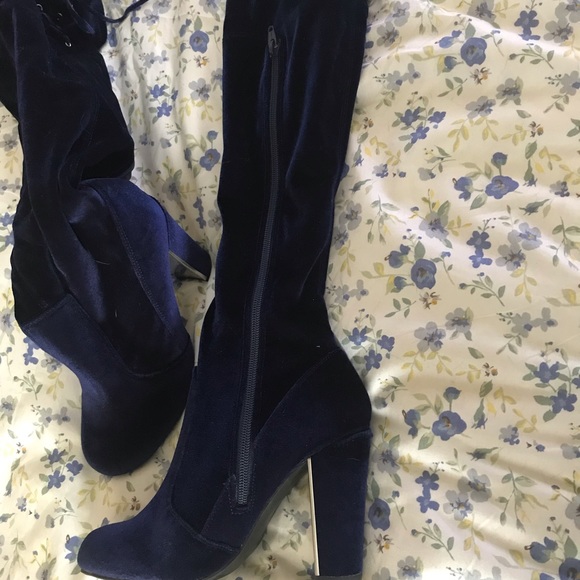 Blue velvet high heel boots - Picture 5 of 6